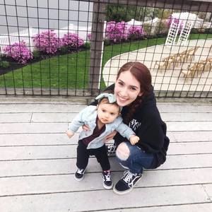 Meet your Posher, Chloe